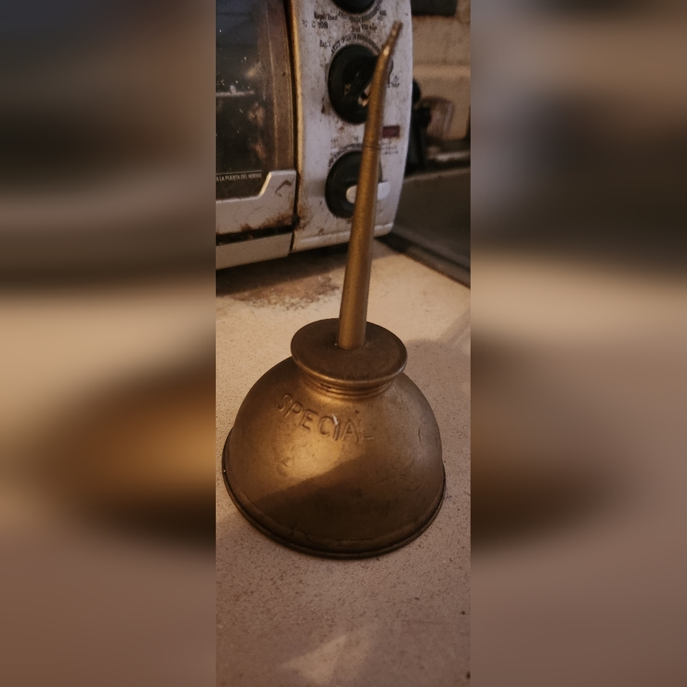 Small vintage oil can